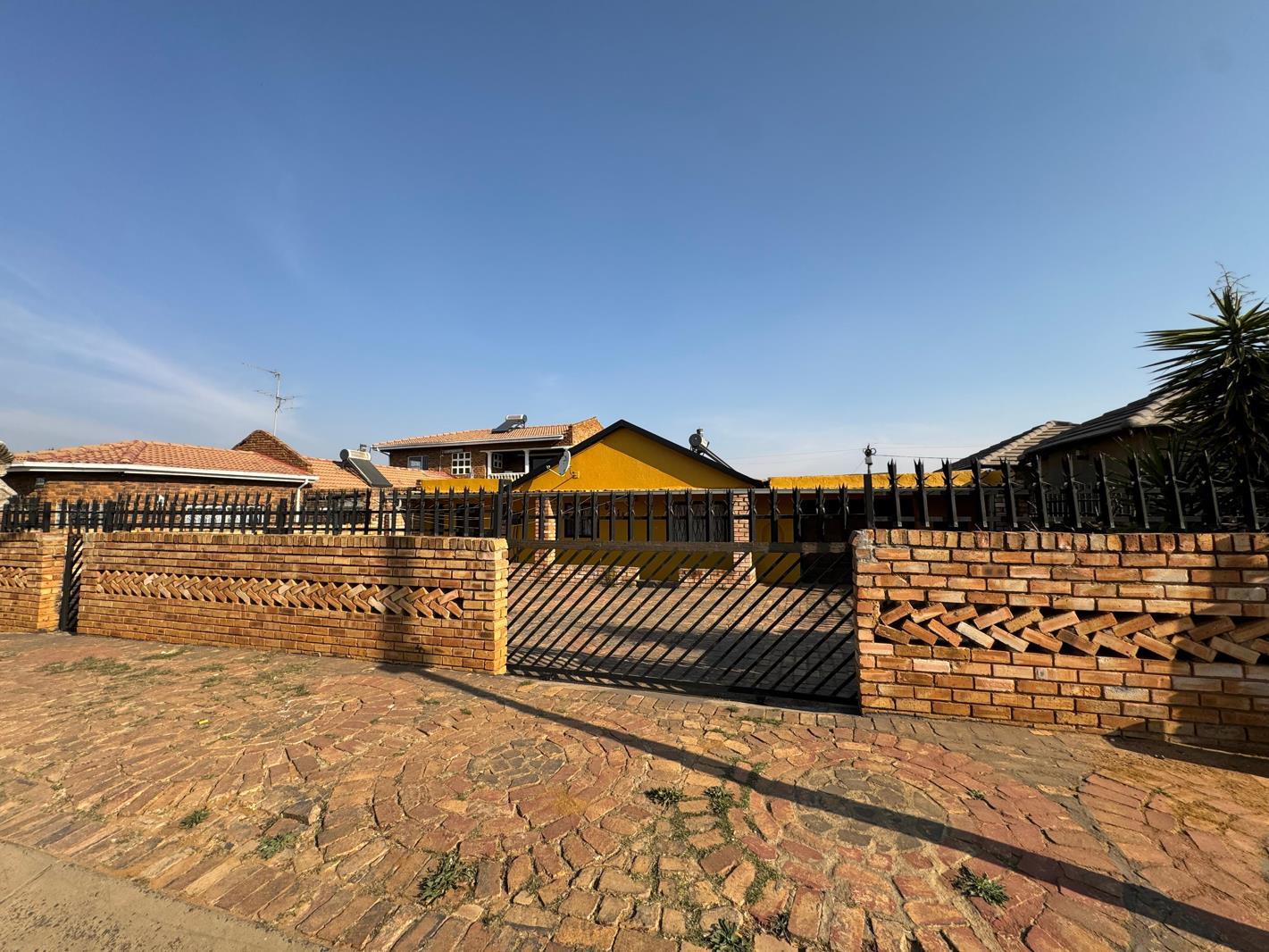 3 Bedroom House in Lenasia South