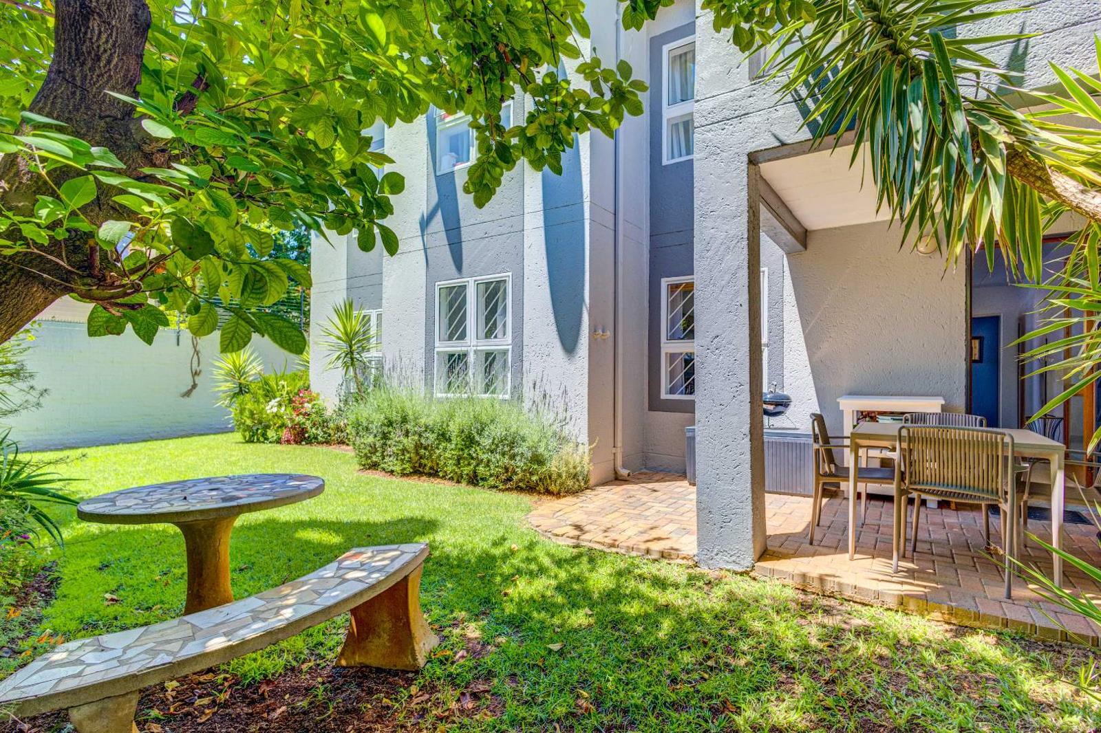 2 Bedroom Apartment in Bryanston East