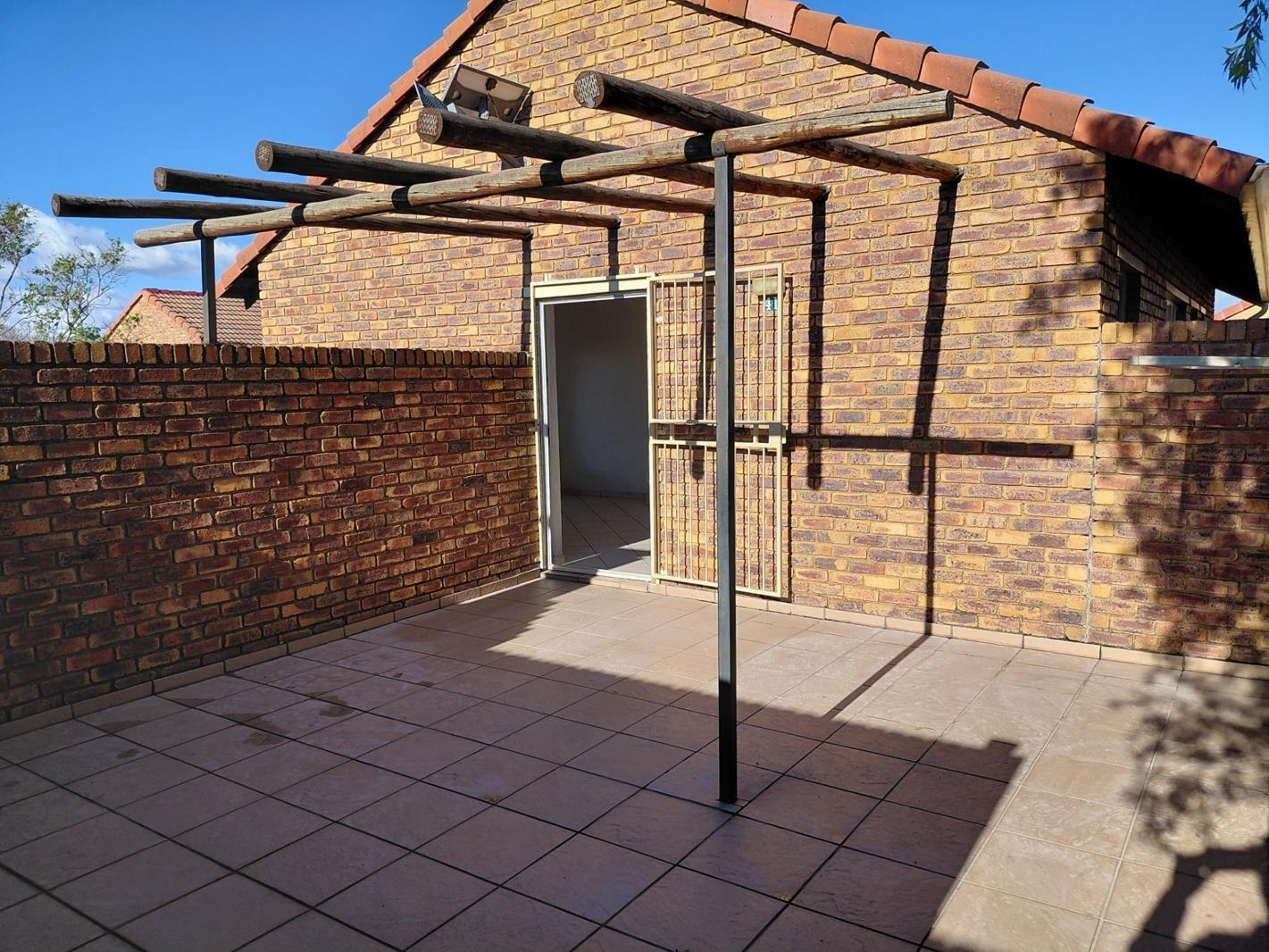 2 Bedroom Townhouse in Willow Park Manor