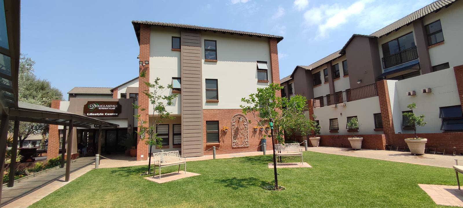 Studio Apartment in Douglasdale