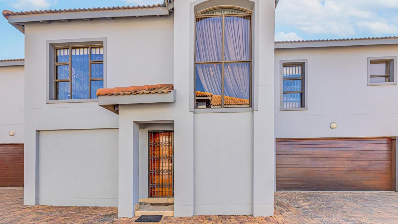 4 Bedroom Townhouse in Vanderbijlpark SE2