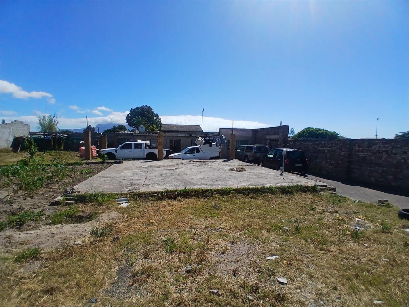 1 Bedroom House in Elsies River