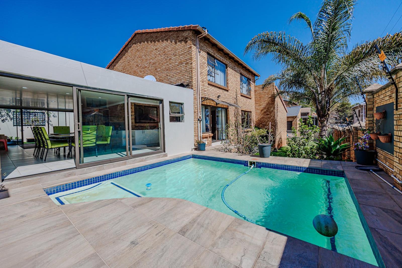 3 Bedroom Duplex in Noordheuwel