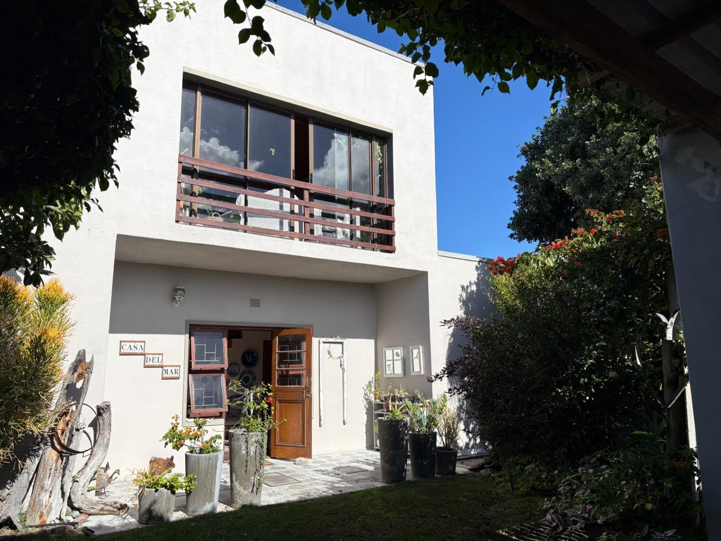8 Bedroom House in Struisbaai