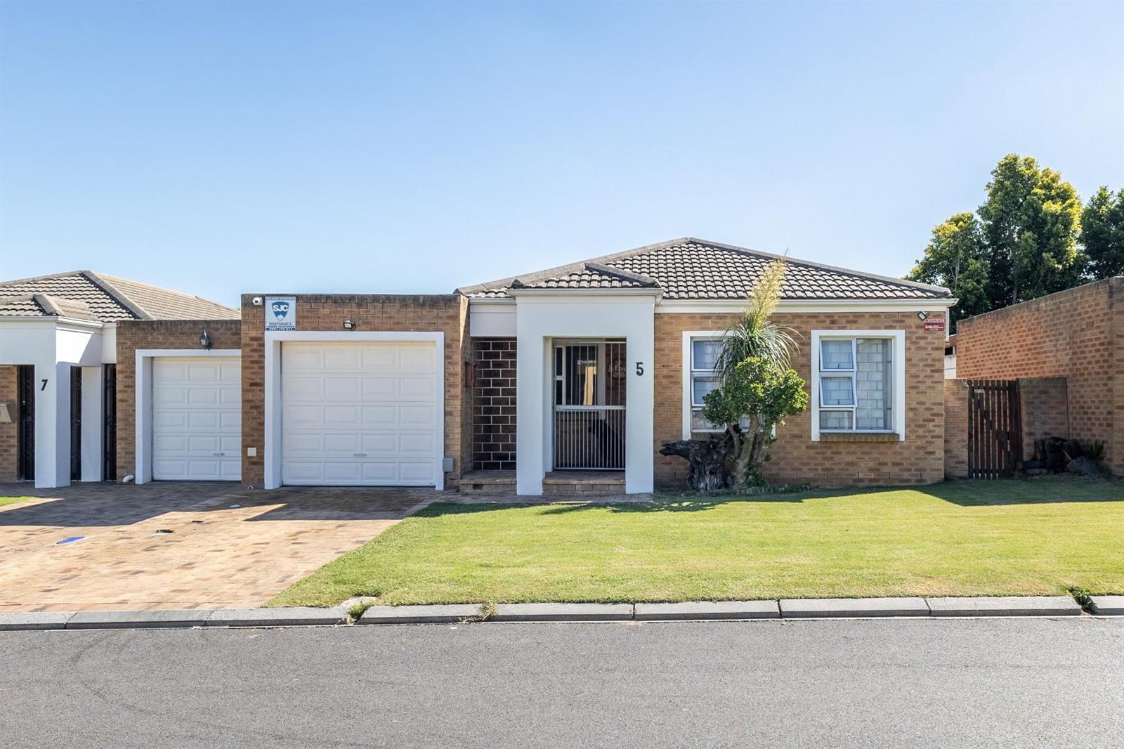 3 Bedroom House in Eikenbosch