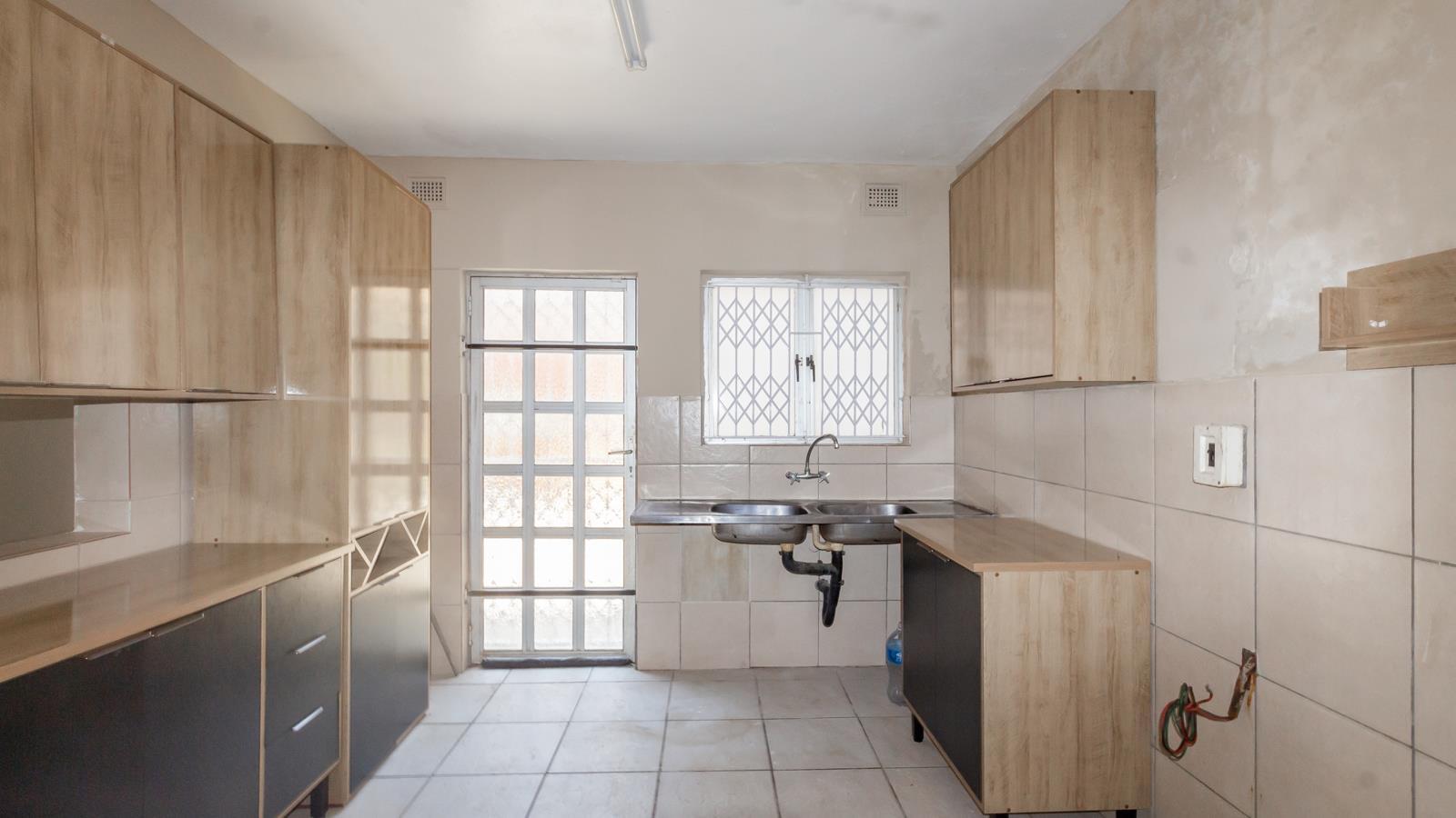 3 Bedroom Flat in Clare Estate