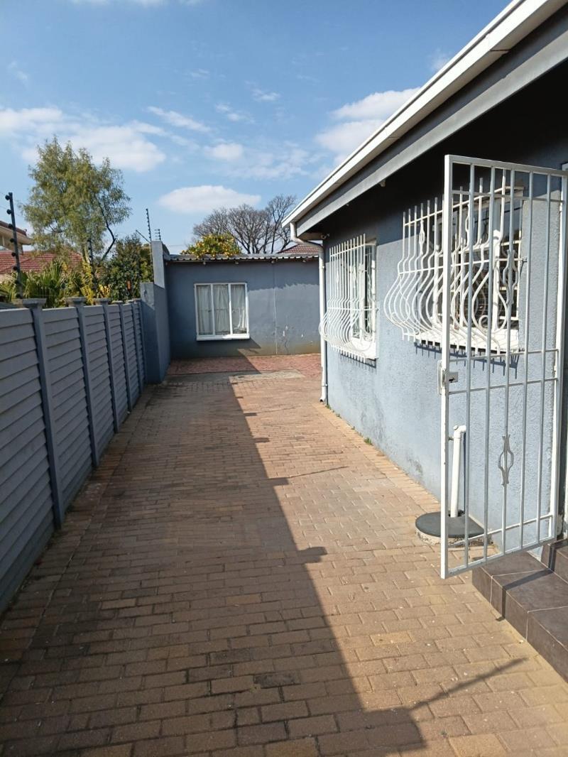 3 Bedroom House in Regents Park