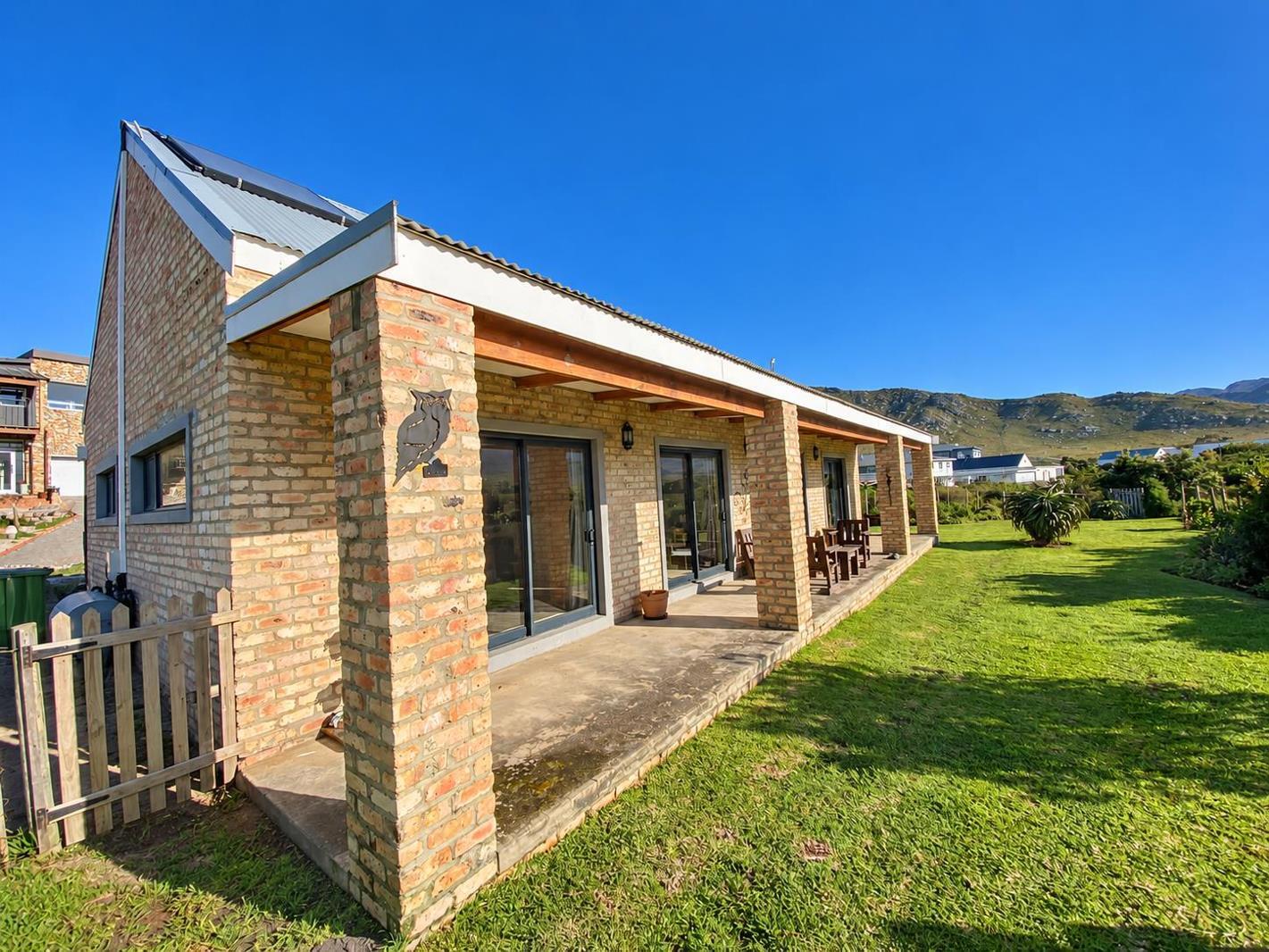 2 Bedroom House in Pringle Bay