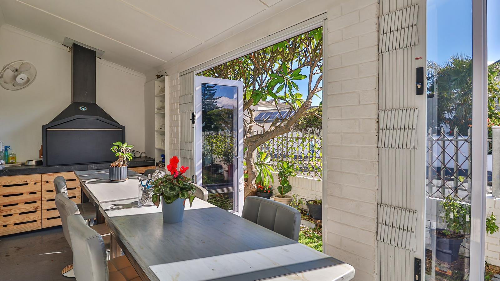 5 Bedroom House in Strand North