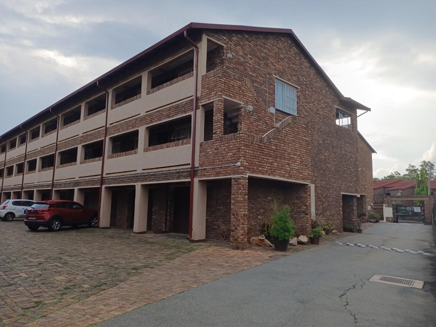2 Bedroom Townhouse in Northcliff