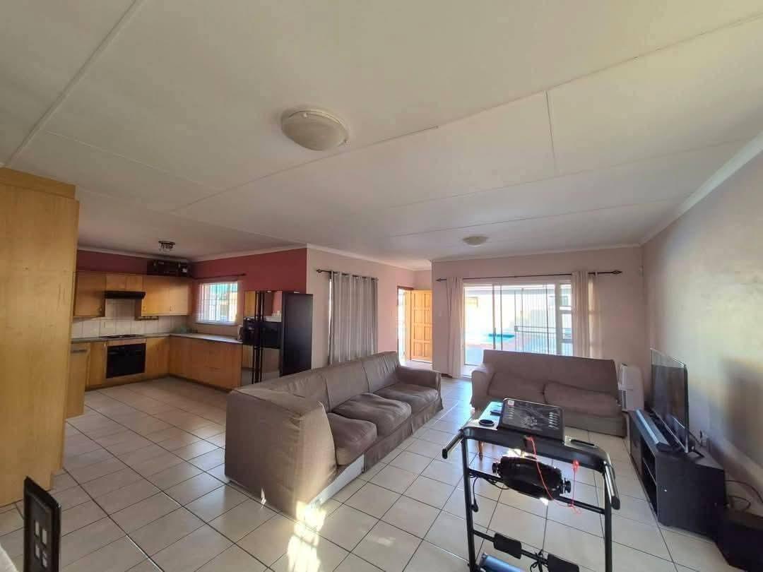 3 Bedroom House in Rhodesdene