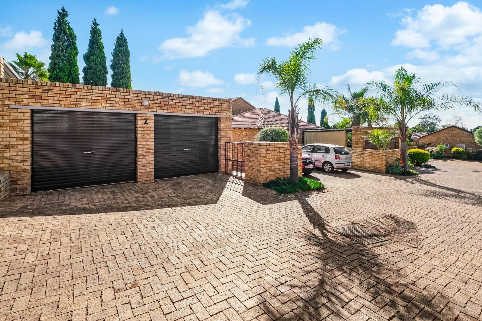 2 Bedroom Simplex in Honeydew Ridge