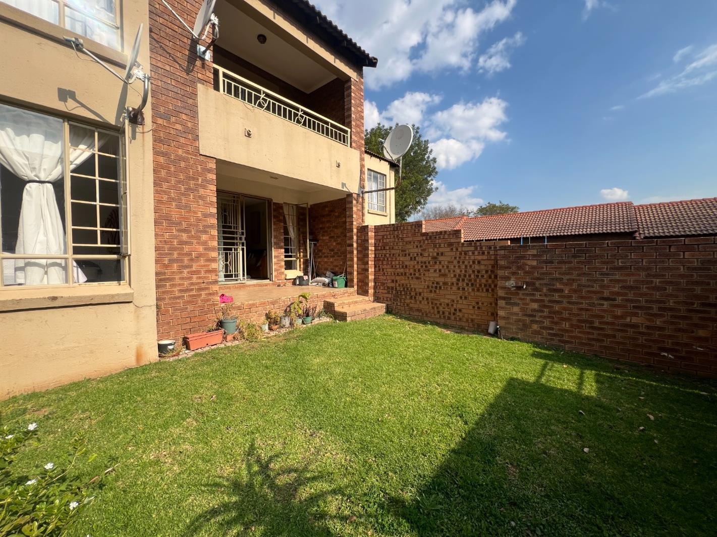 2 Bedroom Apartment in Mooikloof Ridge