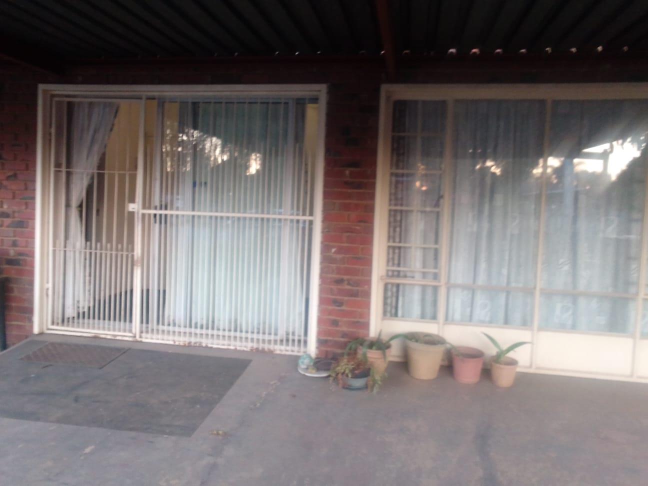 1 Bedroom Garden Cottage in East Lynne