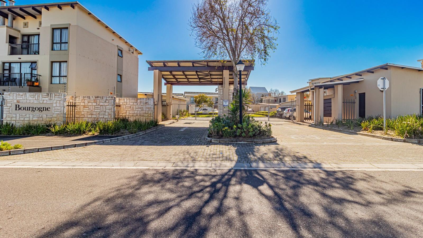 2 Bedroom Apartment in Burgundy Estate