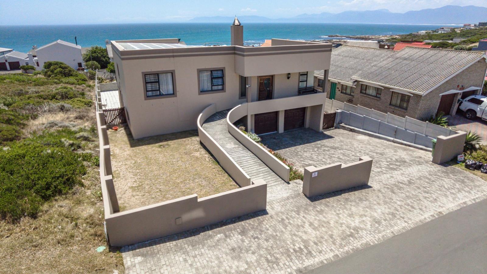 4 Bedroom House in De Kelders
