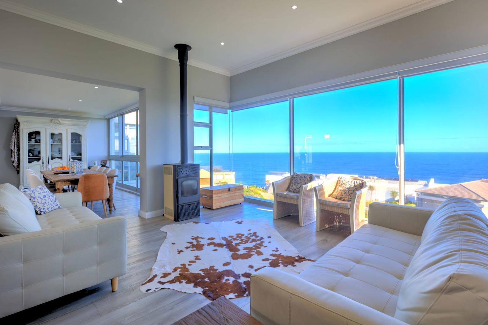 6 Bedroom House in Pinnacle Point Golf Estate