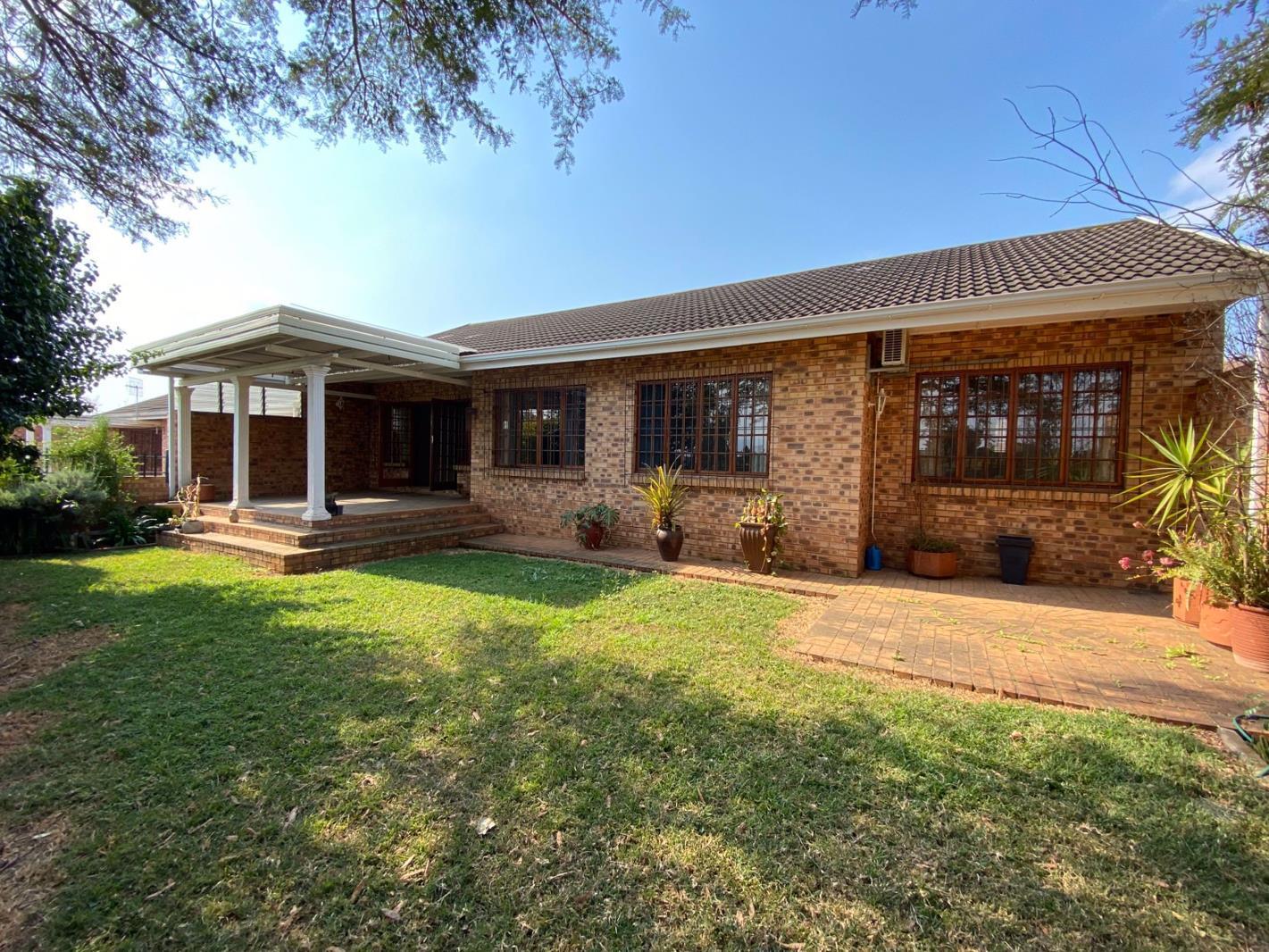 3 Bedroom Townhouse in Hayfields