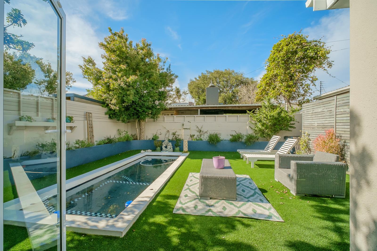 5 Bedroom House in Claremont