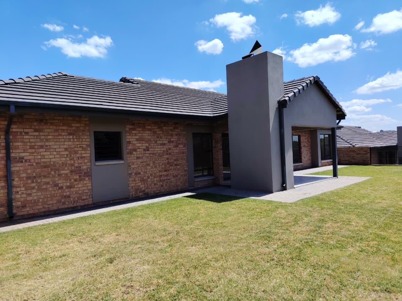 3 Bedroom Apartment in Roodepoort Central