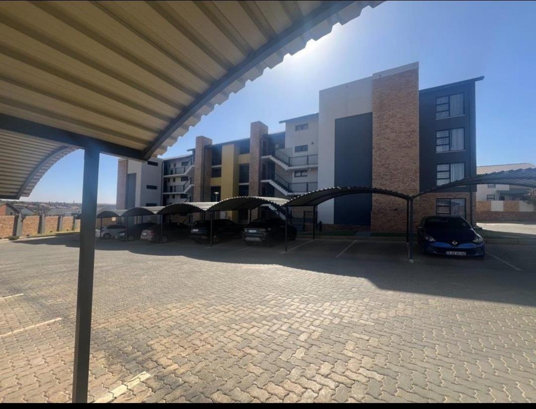 2 Bedroom Apartment in Rooihuiskraal North