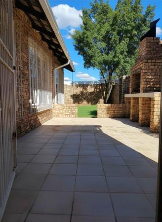 3 Bedroom Townhouse in Weltevreden Park