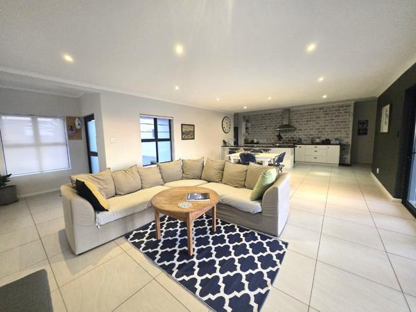 4 Bedroom House in Yzerfontein