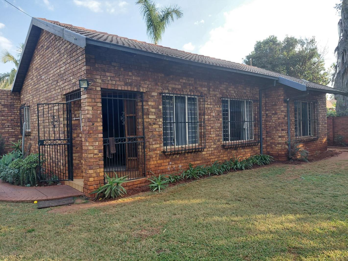2 Bedroom House in Doornpoort