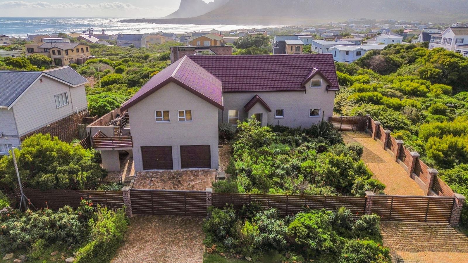 4 Bedroom House in Pringle Bay