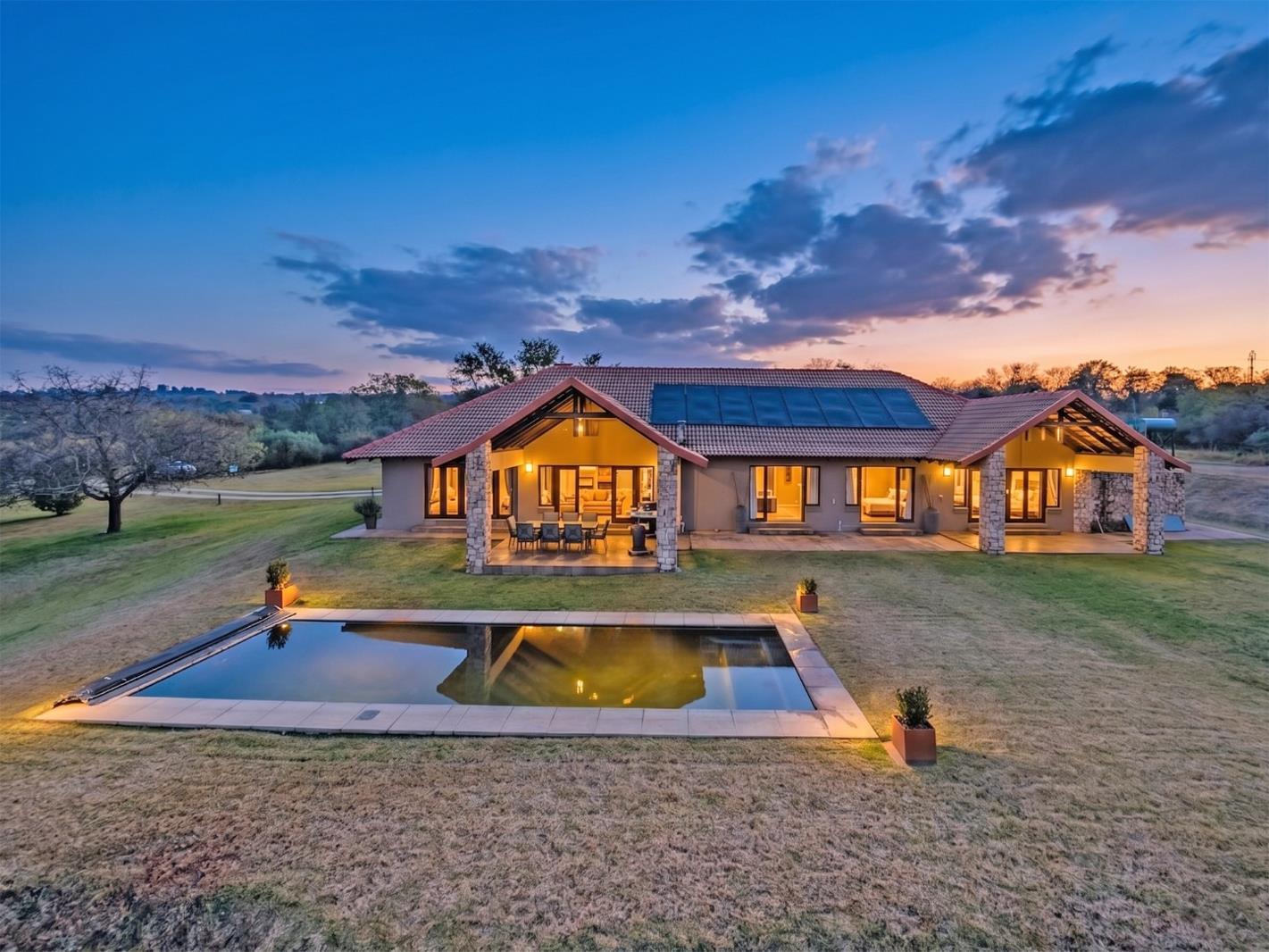 6 Bedroom House in Honingklip AH