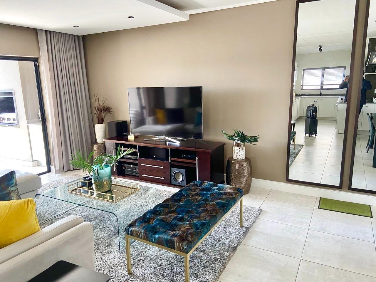 3 Bedroom Apartment in Waterfall