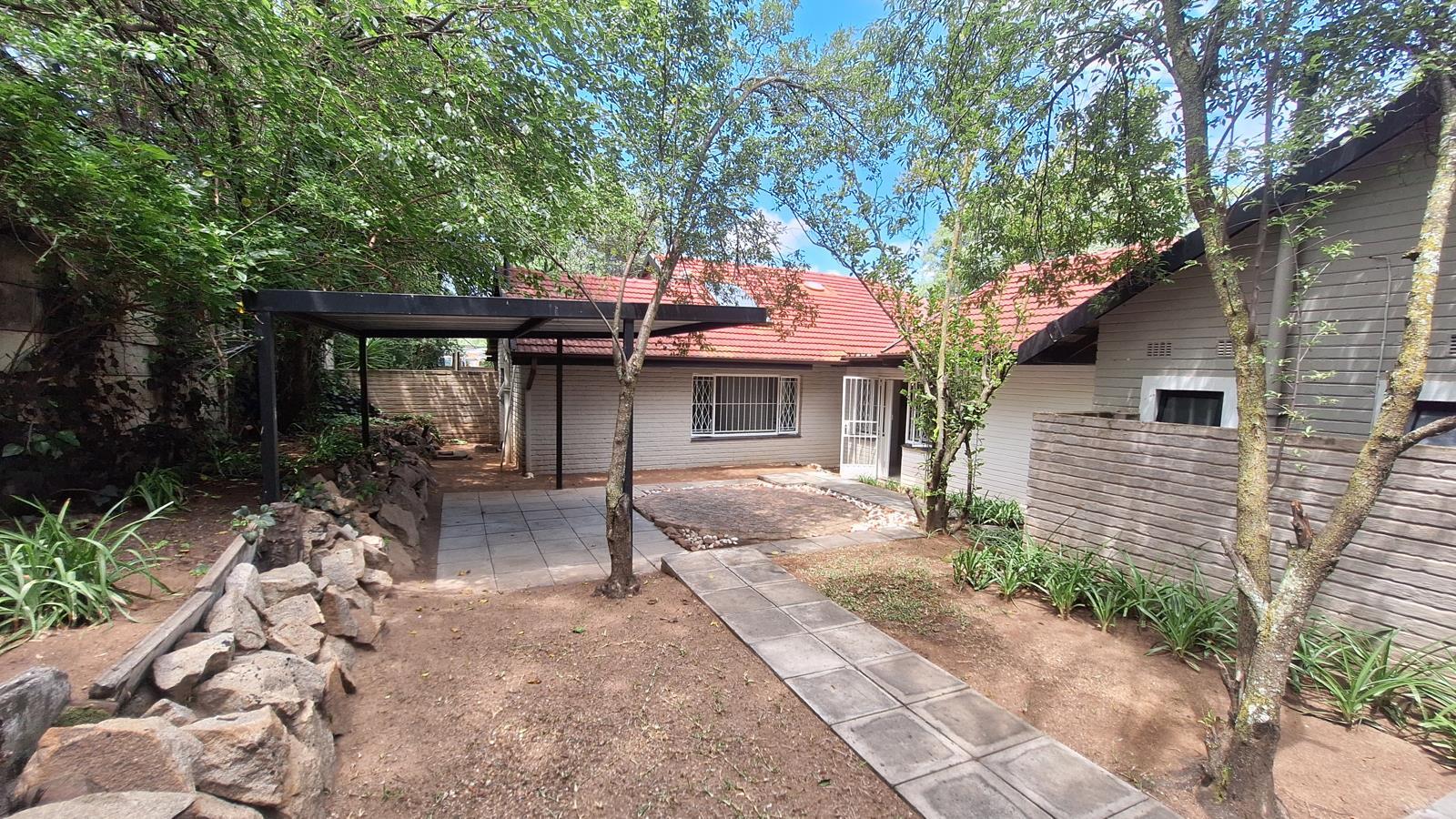 2 Bedroom Garden Cottage in Ferndale