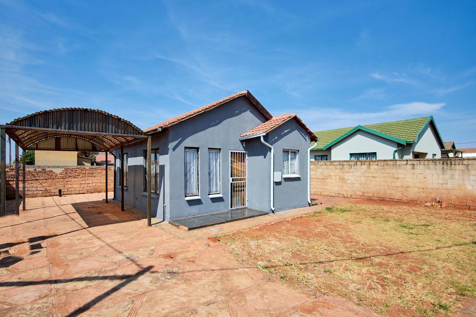 2 Bedroom House in Protea Glen
