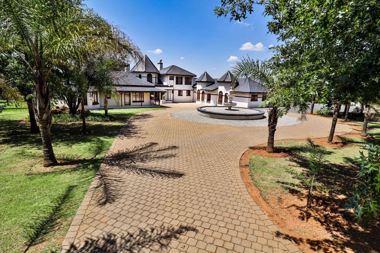 6 Bedroom House in Cornwall Hill