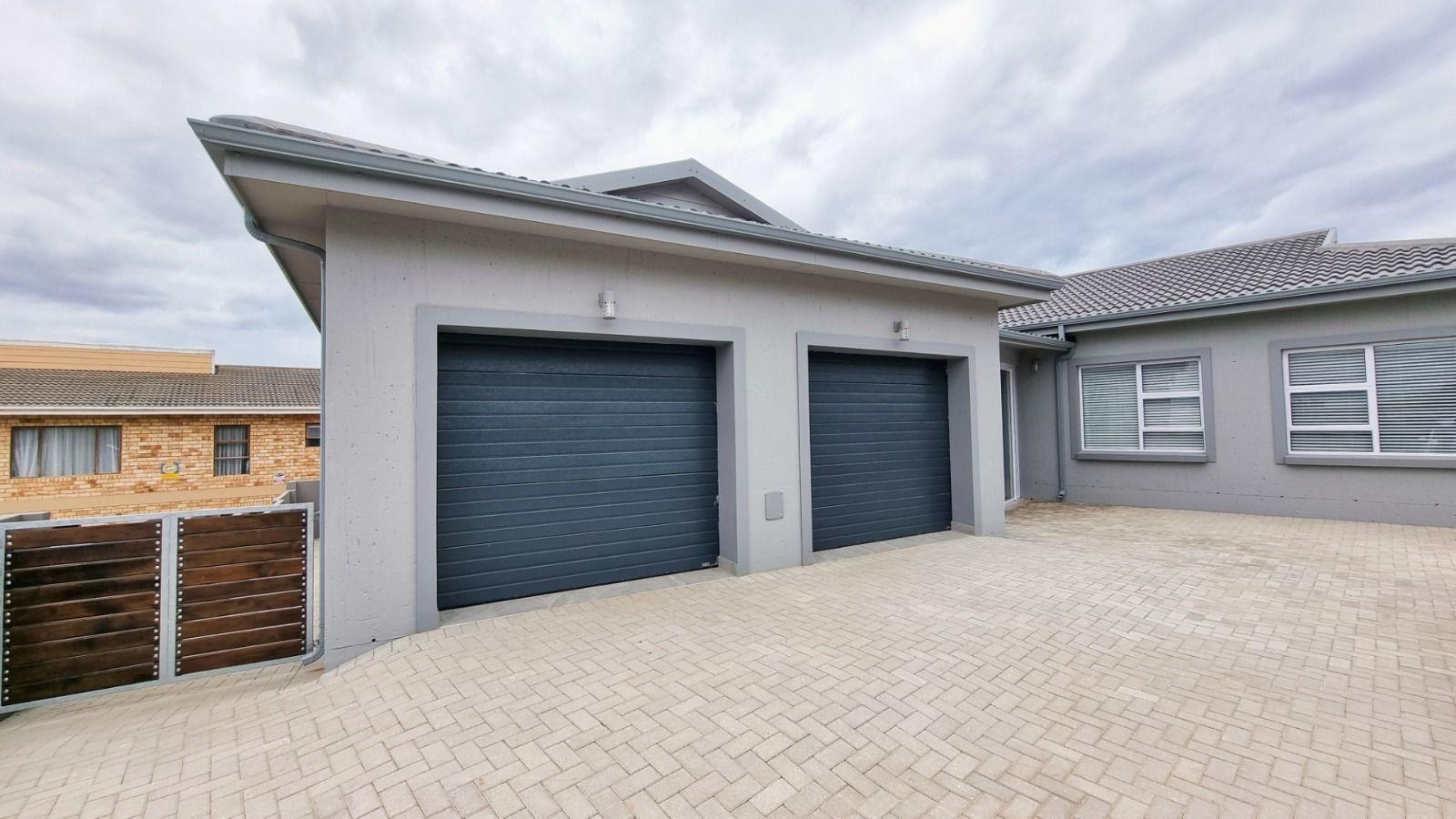 3 Bedroom House in Hartenbos Heuwels