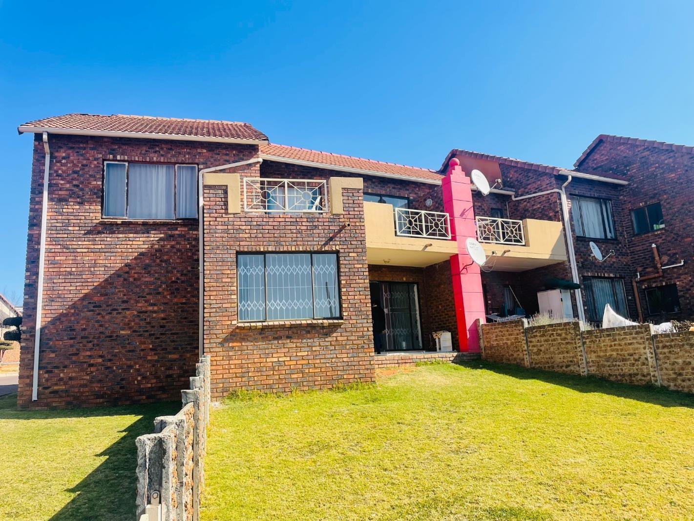 3 Bedroom Townhouse in Mondeor