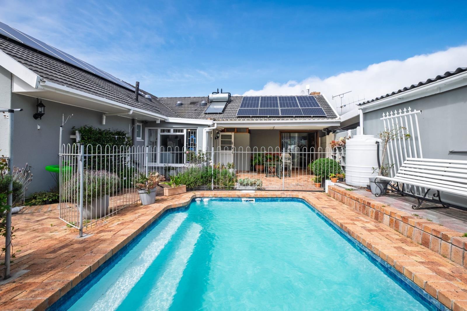 4 Bedroom House in Fish Hoek