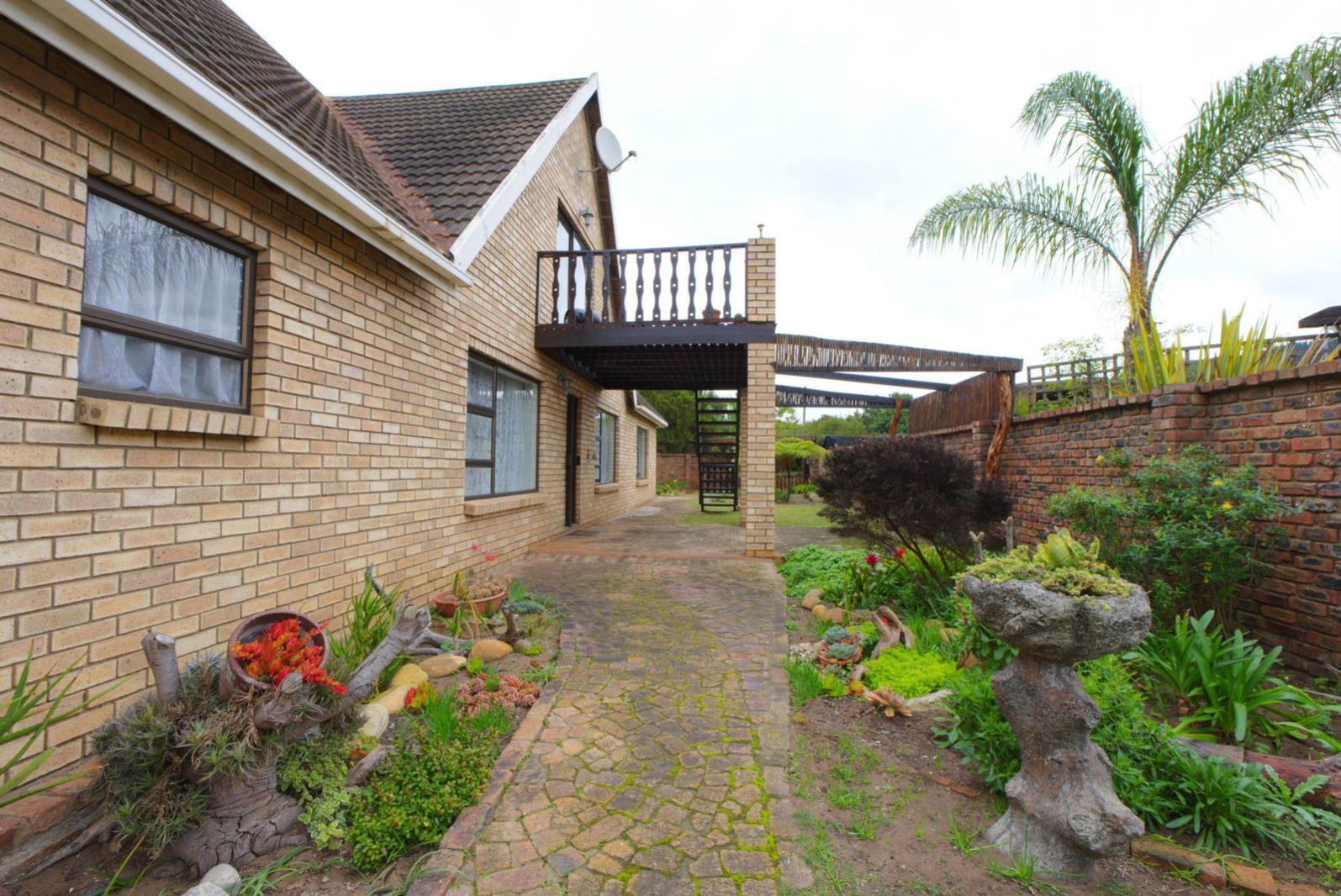 4 Bedroom House in Groenvallei