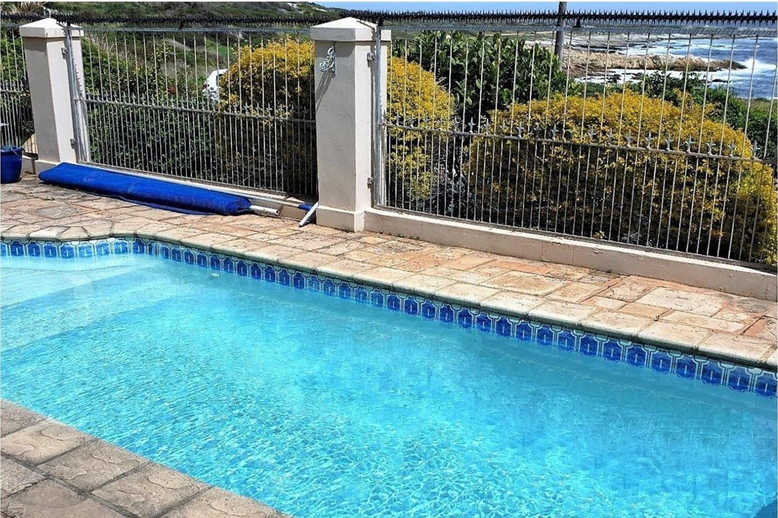 4 Bedroom House in Sandbaai