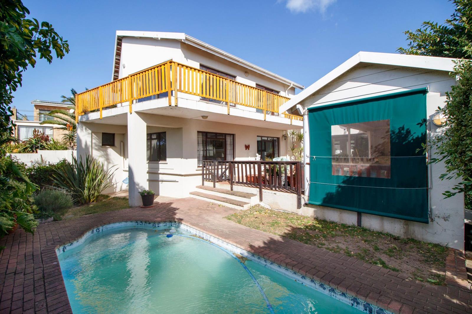 4 Bedroom House in Kenton-on-Sea