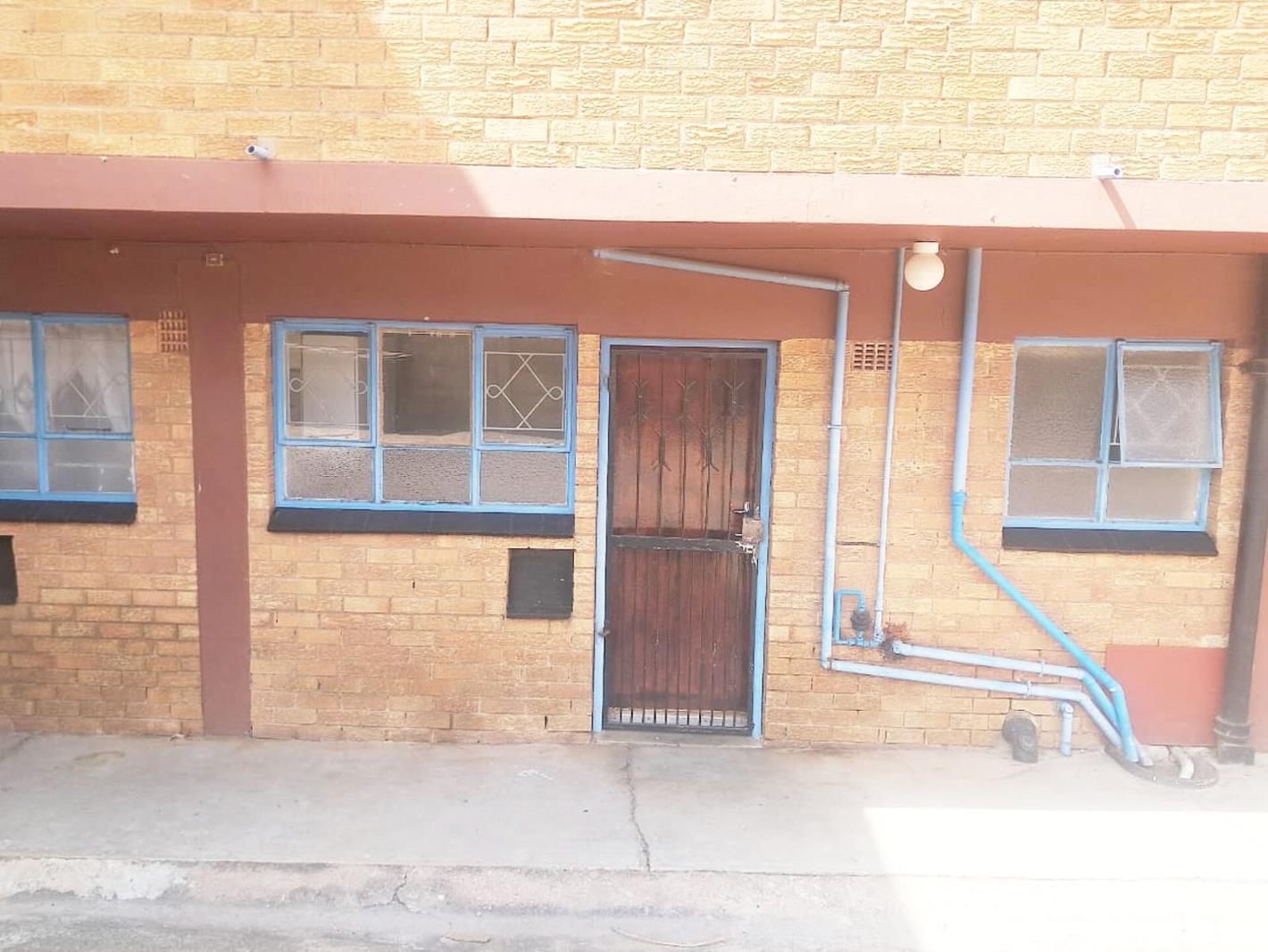 Bachelor apartment in Dawnview