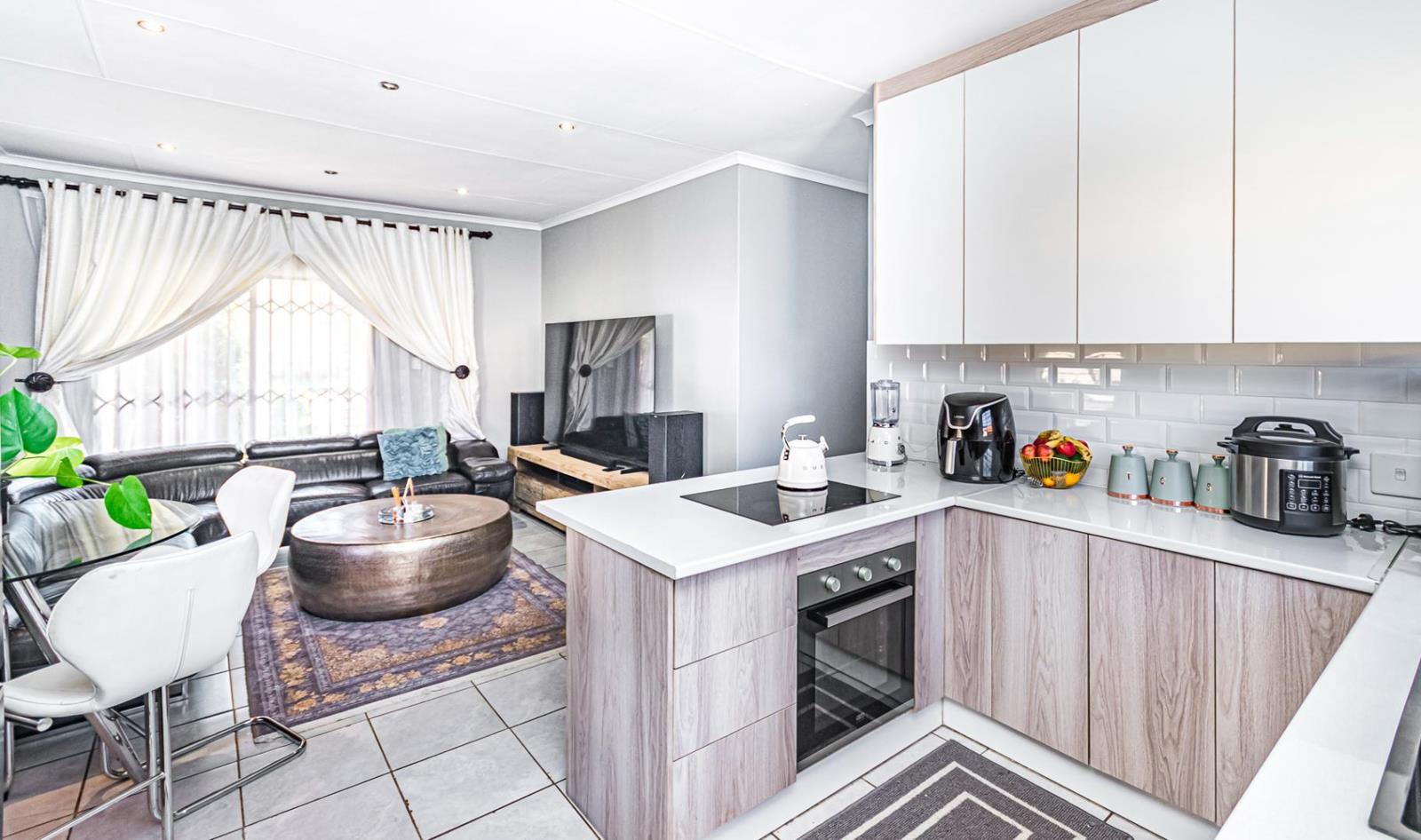 3 Bedroom Townhouse in Grobler Park