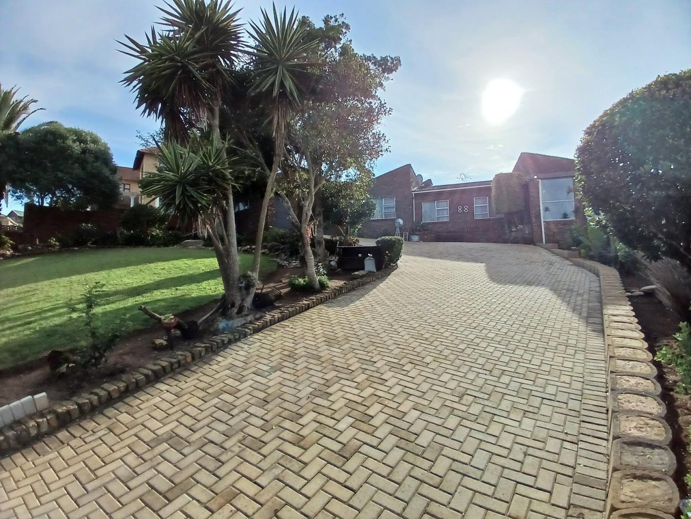 4 Bedroom House in Dana Bay
