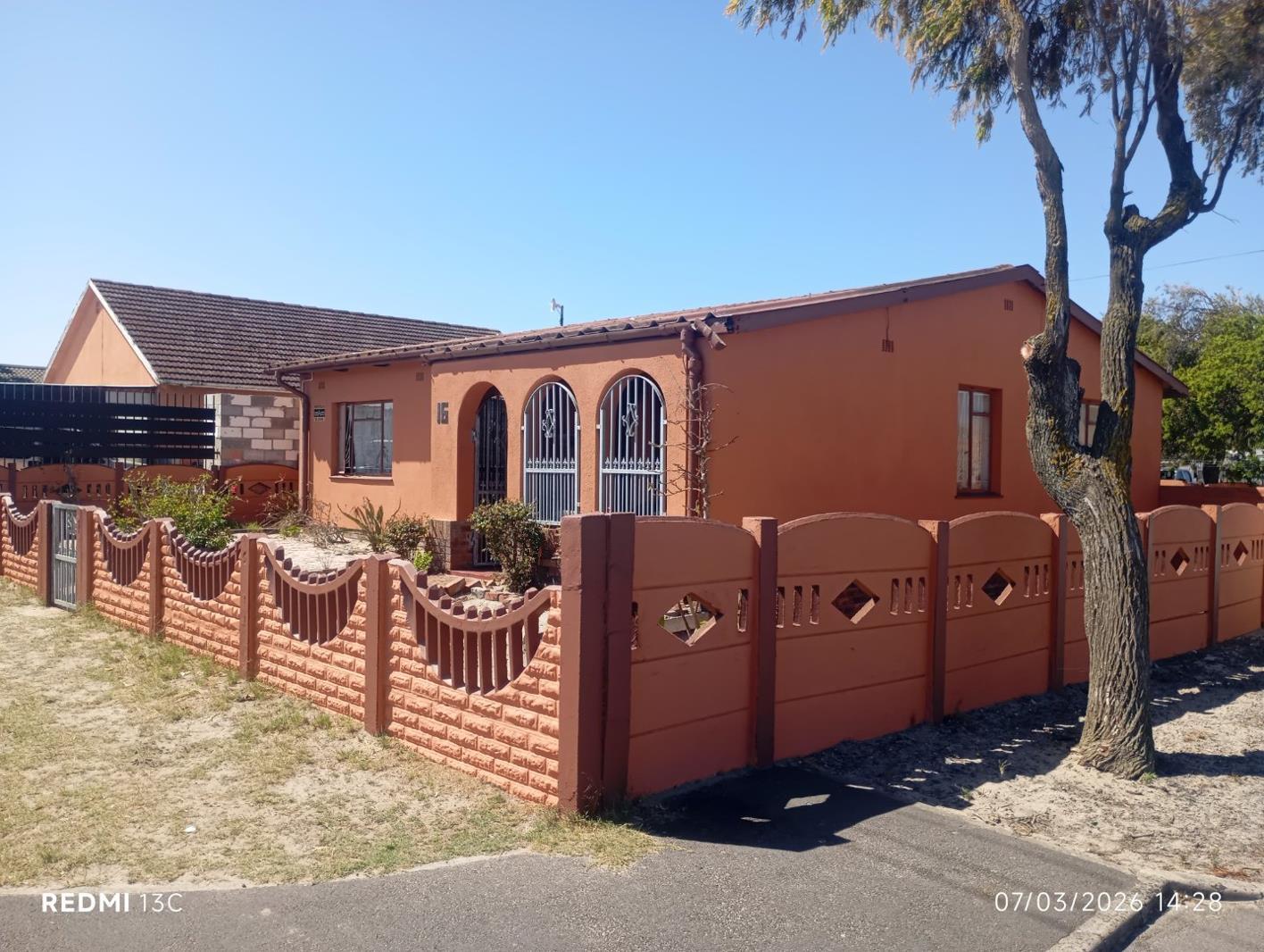 3 Bedroom House in Connaught Estate