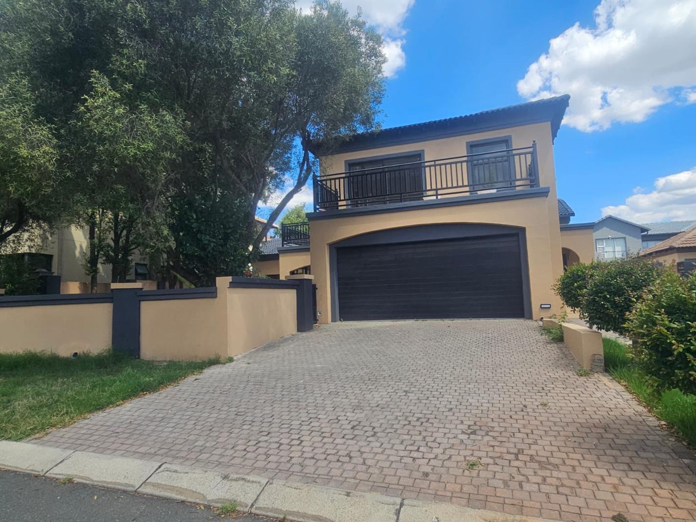 3 Bedroom House in Blue Valley Golf Estate