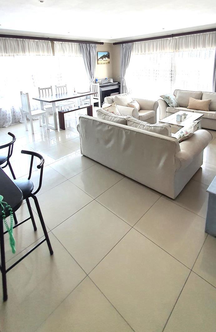 3 Bedroom Apartment in Sheffield Beach