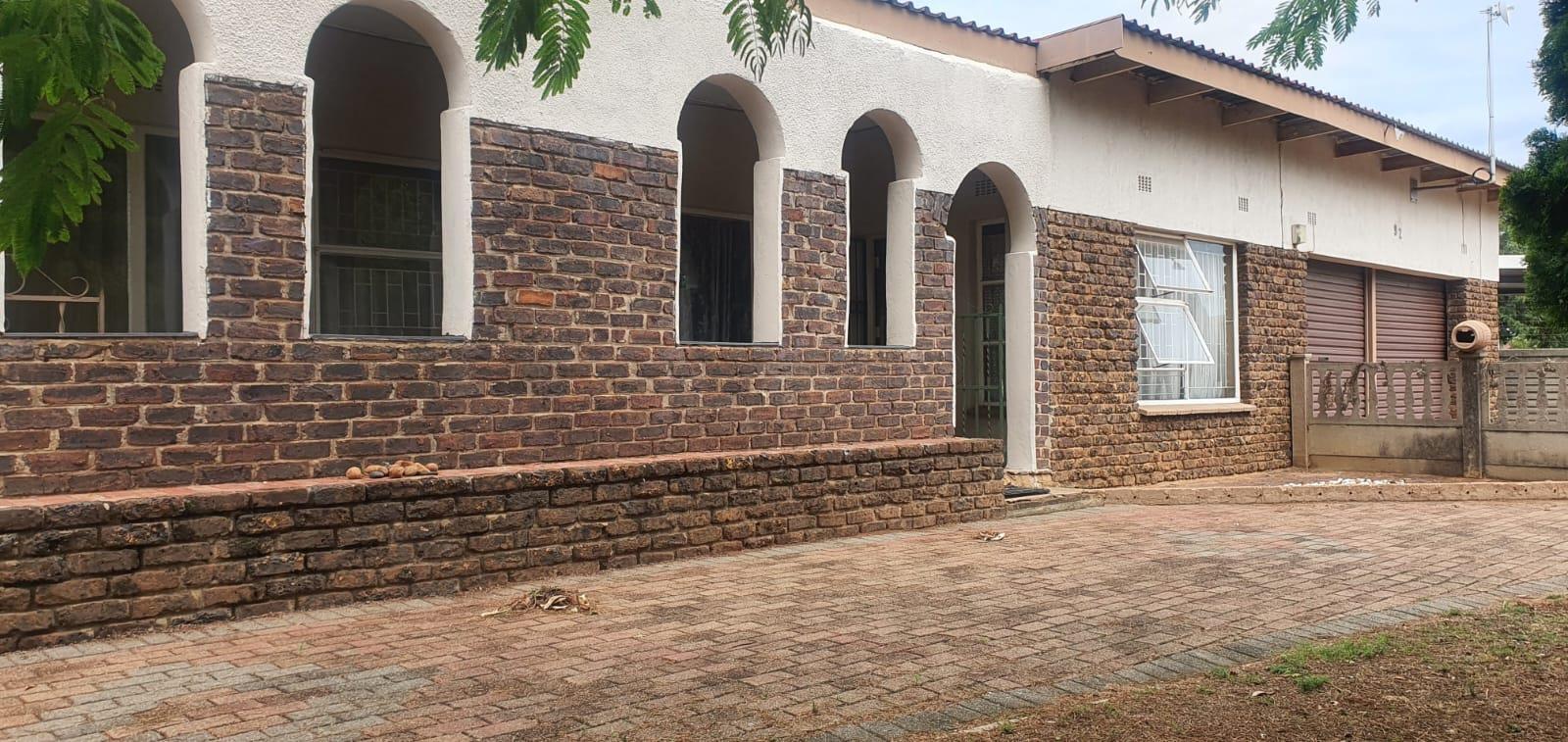 5 Bedroom House in Rensburg