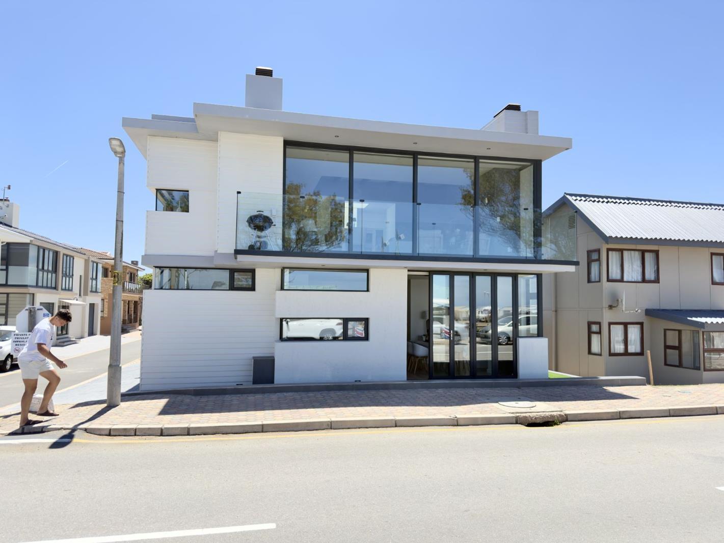 4 Bedroom House in Hartenbos
