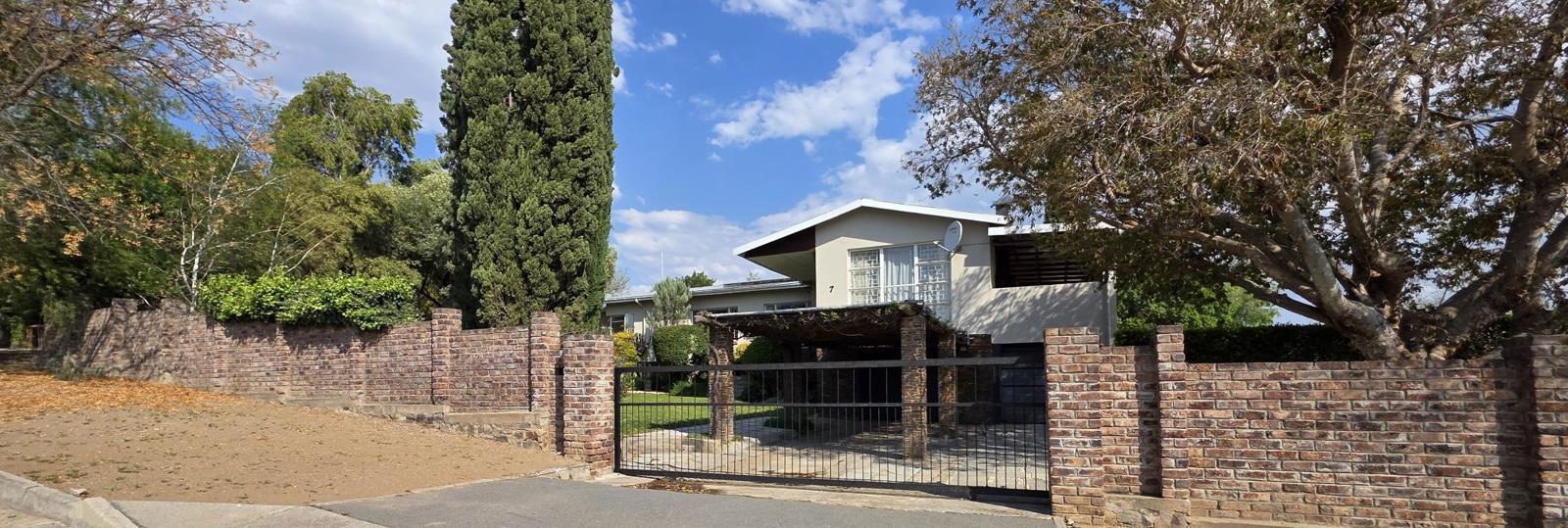 5 Bedroom House in Cradock (Nxuba)
