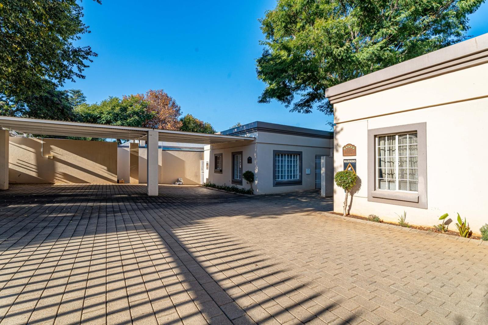 6 Bedroom House in Linden